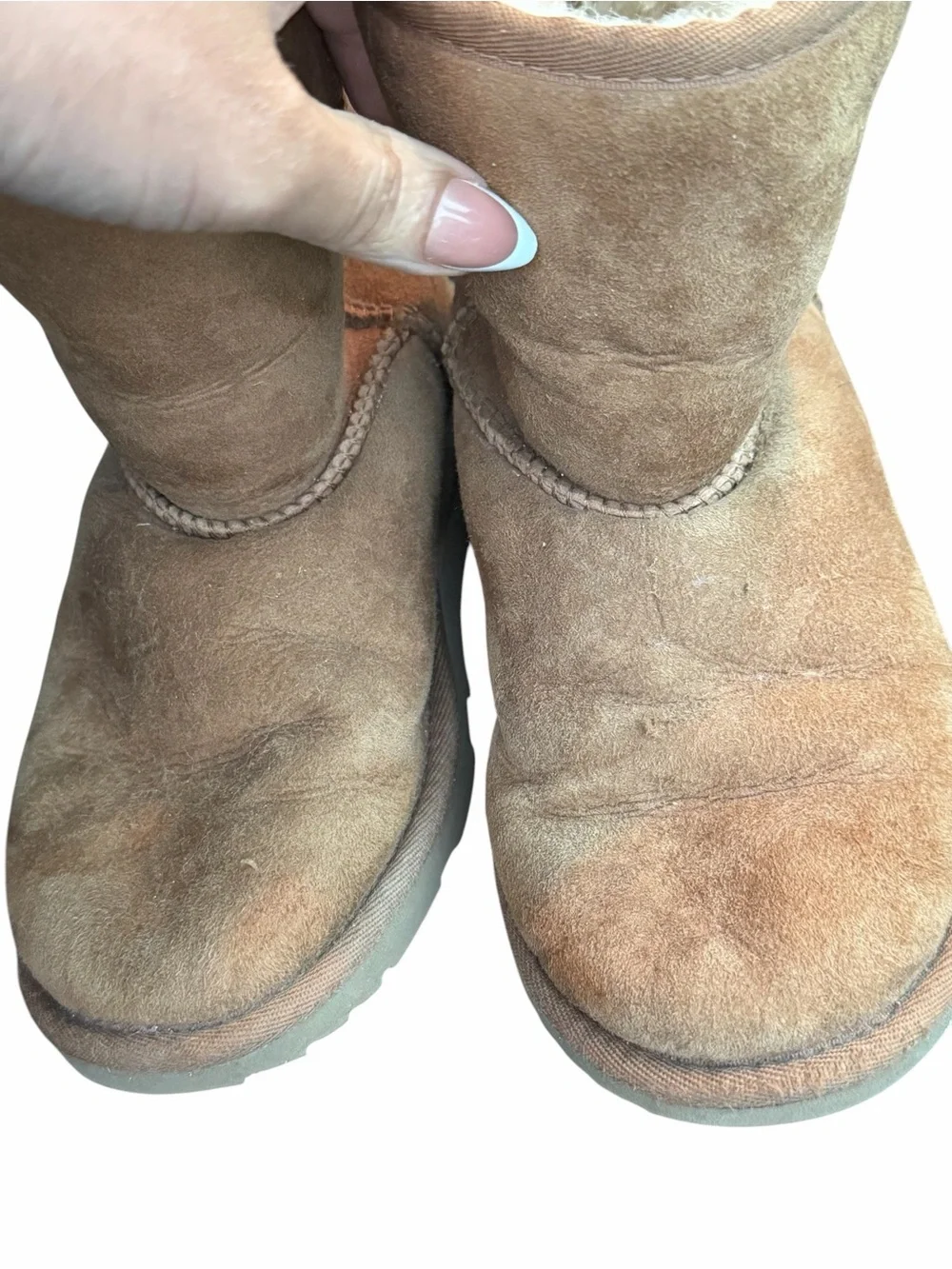 UGG Chestnut Classic Kids Short Boot in sz 2